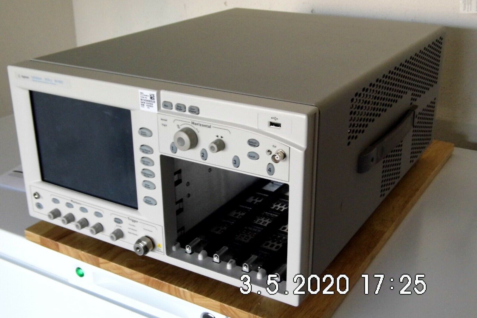 Agilent 86100C Infiniium DCA-J Oscilloscope Mainframe 001,100 NIST calibrated Agilent 86100C Infiniium DCA-J Oscilloscope Mainframe 001,100 NIST calibrated